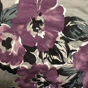 Oh Baby by Motherhood cowl neck floral print top 2/$10 🌲